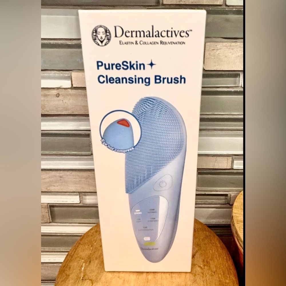 Dermalactives PureSkin Cleansing Brush - Blue. NEW IN BOX